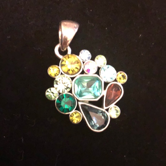Jewelry - Multi color silver toned pendant